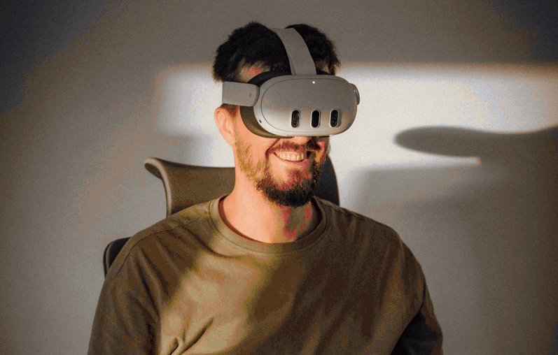 Personne en pleine immersion VR avec le casque VR meta quest 3