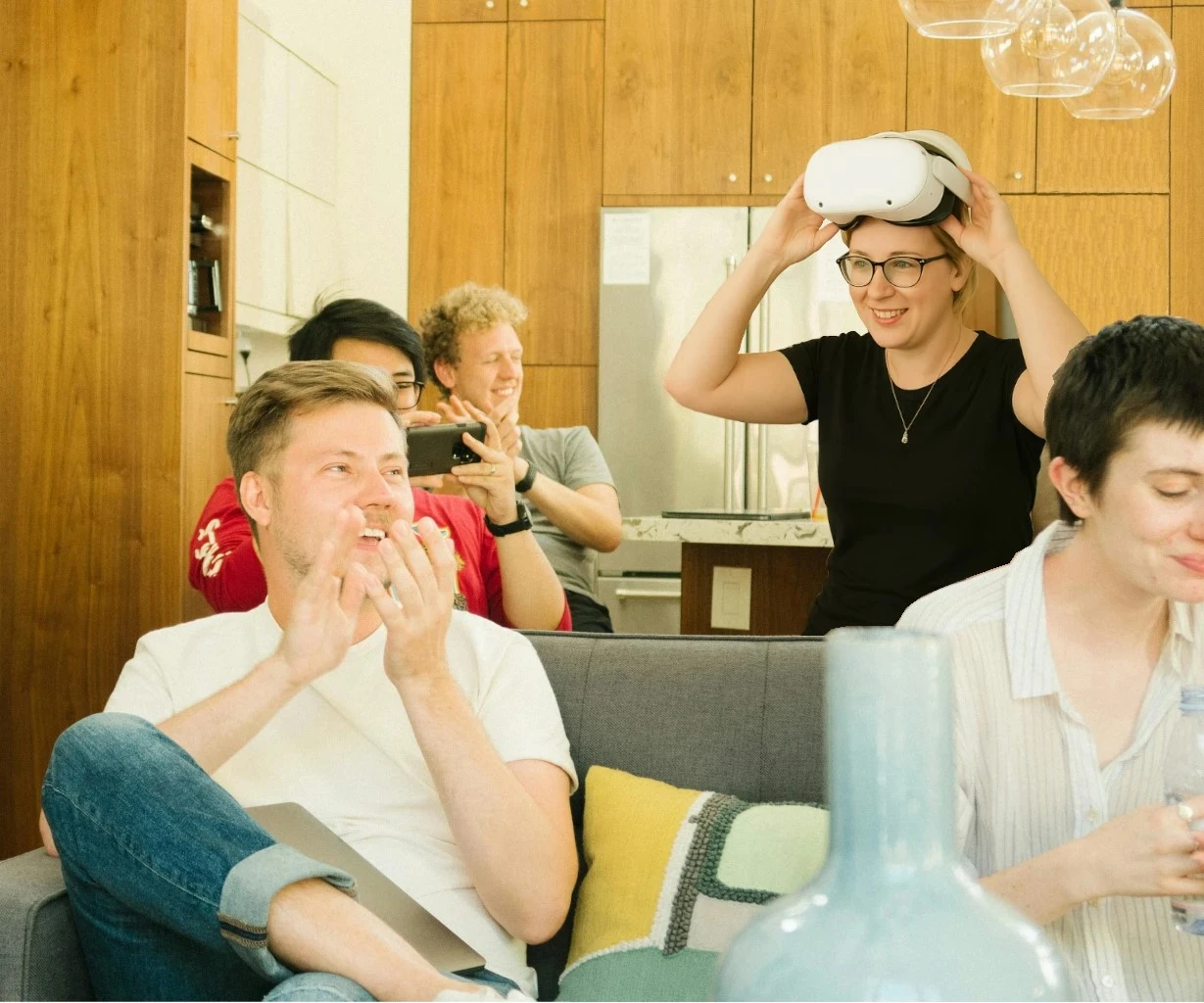 Fin d'un escape game en team building et récompense de l'équipe gagnante